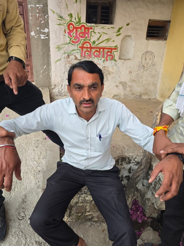 पंचायत सचिव 10 हजार की रिश्वत लेते पकड़ाया
