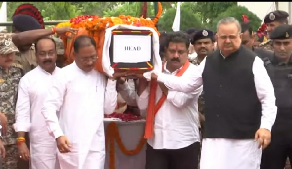 मुख्यमंत्री ,विधान सभा अध्यक्ष तथा दोनों उप मुख्यमंत्रियों ने पार्थिव देह को कंधा दिया