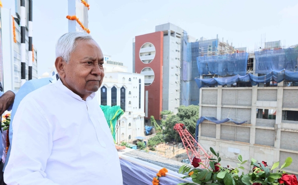 मुख्यमंत्री नीतीश कुमार और उपमुख्यमंत्री सम्राट चौधरी ने अशोक राजपथ पर डबल डेकर सड़क का उद्घाटन किया