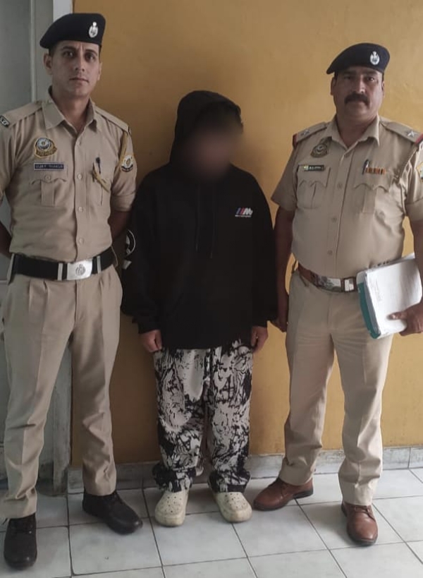 मणिकर्ण पुलिस द्वारा गिरफ्तार