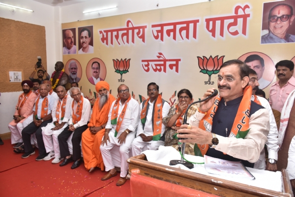 उज्जैन में भाजपा संभागीय कार्यालय पर प्रदर्शनी का शुभारंभ किया प्रदेश अध्यक्ष शर्मा ने
