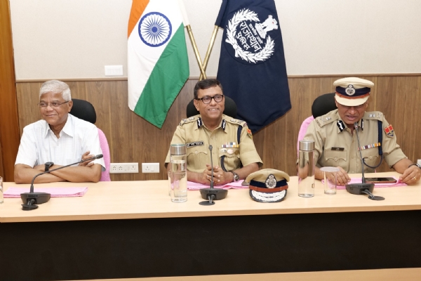 प्रदेश में कानून-व्यवस्था को और अधिक मजबूत बनाने सहित अपराध नियंत्रण के लिए  पुलिस पूरी निष्ठा से कार्य करेगी:डॉ. रवि प्रकाश मेहरड़ा