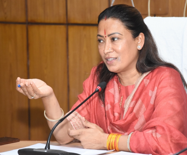 मंत्री रेखा आर्या । मंत्री रेखा आर्या ।