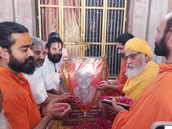 तीसरी पुण्यतिथि पर महंत रामानंद दास काे किया याद