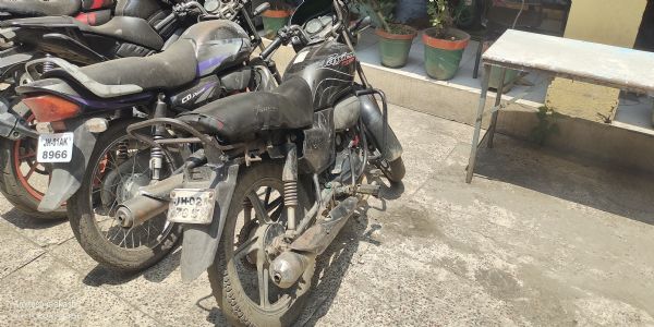 चोरी की बाइक लेकर घूम रहा था अपराधी, हुआ गिरफ्तार