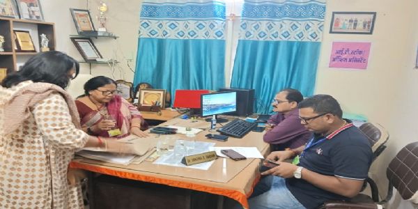 इंदौरः राष्ट्रीय महिला आयोग की सदस्य ने वन स्टॉप सेंटर का किया निरीक्षण