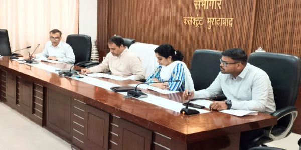 जिन गांवों में बोरिंग व बिजली कनेक्शन हो गया और पाइप लाइन बिछ गई वहां सीधा पानी दिया जाए : डीएम
