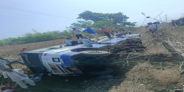 कोटा से बांसवाड़ा जा रही रोडवेज बस पलटी, 50 से ज्यादा घायल