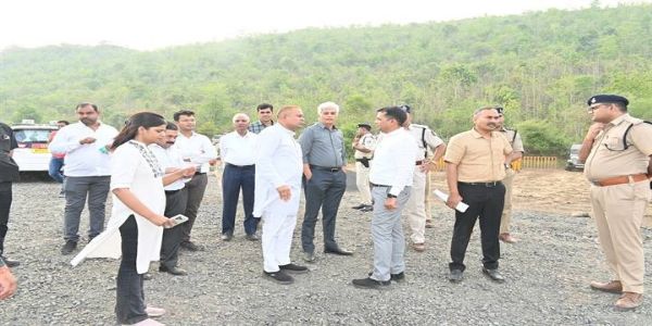 जबलपुरः कलेक्टर-एसपी ने बेलखेड़ा में लाडली बहना एवं महिला सम्मेलन की तैयारियों का लिया जायजा