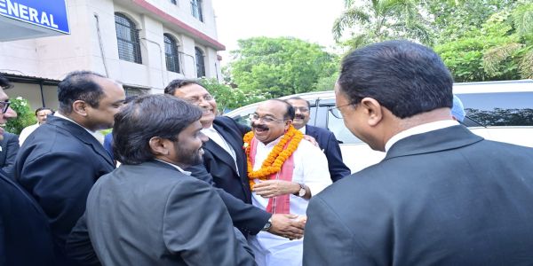 उप मुख्यमंत्री अरुण साव अचानक पहुंचे बिलासपुर उच्च न्यायालय,अधिवक्ता साथियों से मिले