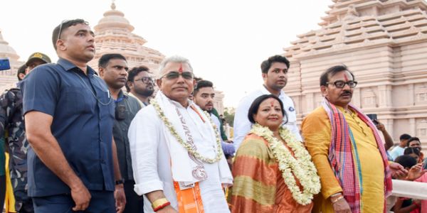 मुख्यमंत्री की आत्मीयता से भावुक हुए दिलीप घोष-दंपति, बोले आस्था पर राजनीति नहीं
