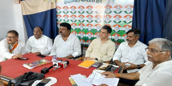 विधानसभा चुनाव घोषणापत्र तैयार करने को लेकर कांग्रेस प्रभारी ने किया जनसम्पर्क