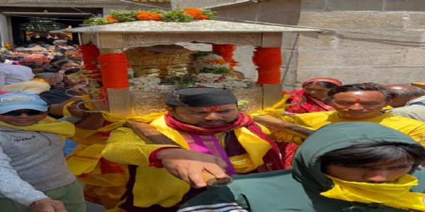 बदरीनाथ धाम में धूमधाम से मनाई गई जैठ पुजै
