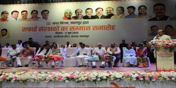 जबलपुर में एक साथ पांच हजार सफाई संरक्षकों का हुआ सम्मान