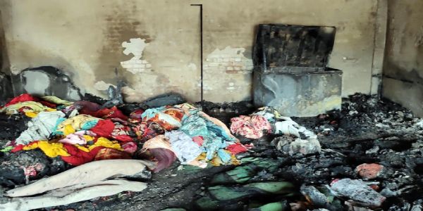 रतिया के टेंट हाउस में लगी आग, लाखों का सामान जलकर स्वाह