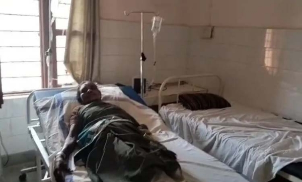 मधुमक्खियों के हमले में घायल मजदूर