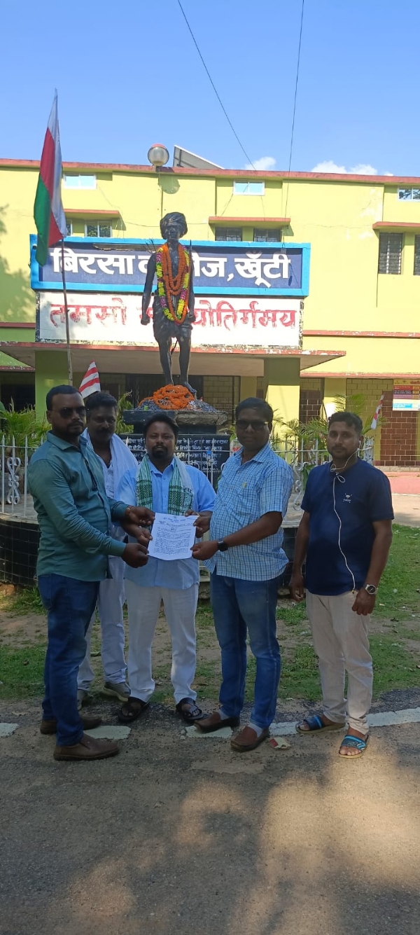 मुंडारी को जनजातीय भाषा में शामिल करने की मांग, कांग्रेस ने सौंपा ज्ञापन