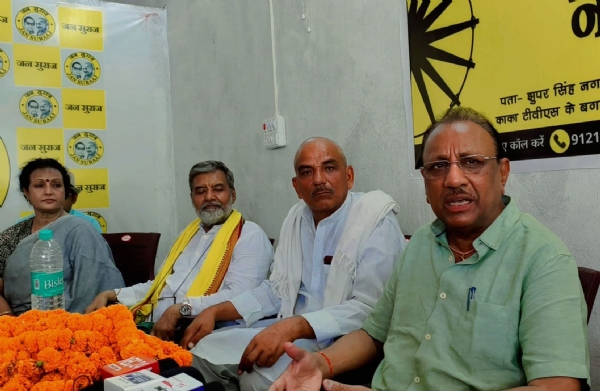 प्रेसवार्ता में ललन जी
