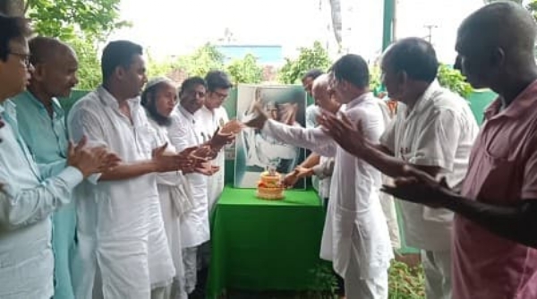 अररिया फोटो:लालू प्रसाद के जन्म देवा स्पर राजद कार्यकर्ता