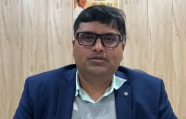 मुरादाबाद के जिला विद्यालय निरीक्षक देवेंद्र कुमार पांडे