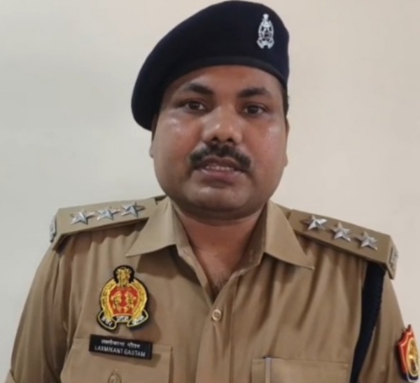 जानकारी देते सीओ सदर जानकारी देते सीओ सदर