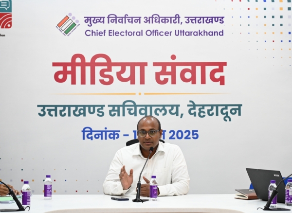 मुख्य निर्वाचन अधिकारी डॉ बीवीआरसी पुरुषोत्तम  मीडिया संवाद कार्यक्रम को संबोधित करते।