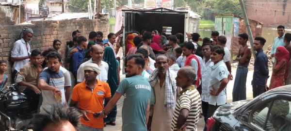 रोते बिलखते परिजन