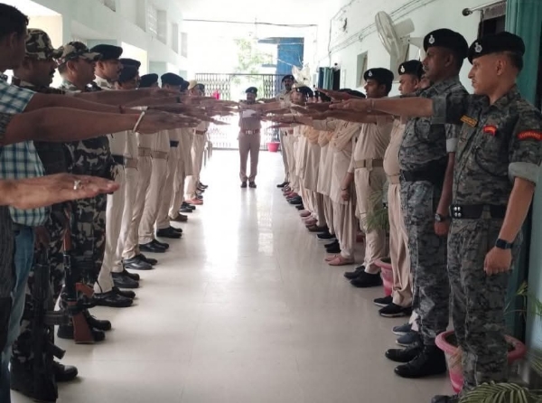 अररिया फोटो:पुलिसकर्मी शपथ लेते