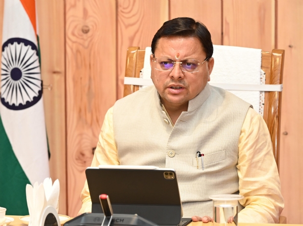 मुख्यमंत्री आवास में मुख्यमंत्री पुष्कर सिंह धामी  उच्च स्तरीय बैठक करते।