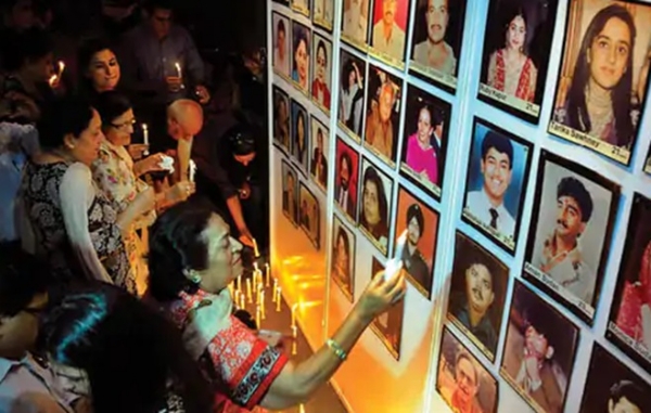 हर बरस बिछुड़े अपनों को कुछ इस तरह याद करते हैं लोग। फोटो-फाइल हर बरस बिछुड़े अपनों को कुछ इस तरह याद करते हैं लोग। फोटो-फाइल