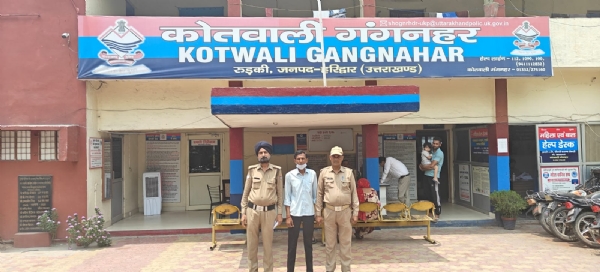 कोतवाली गंगनहर के सामने गिरफ्तार वारंटी विकास कुमार, जिसे पुलिस टीम ने दबिश देकर गिरफ्तार किया।