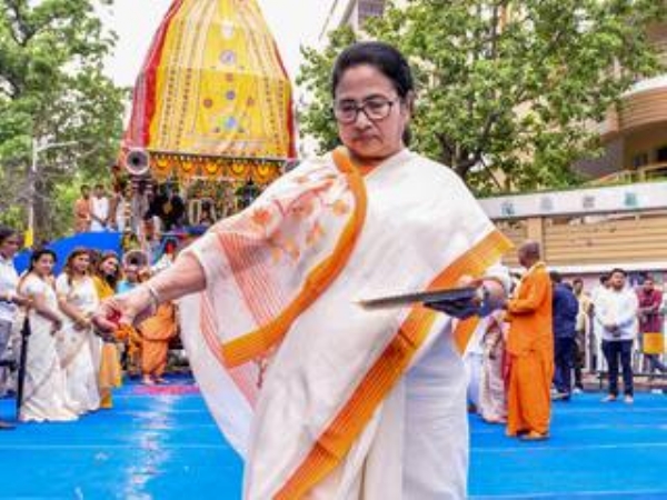 ममता बनर्जी द्वारा रथ यात्रा की व्यवस्था की समीक्षा