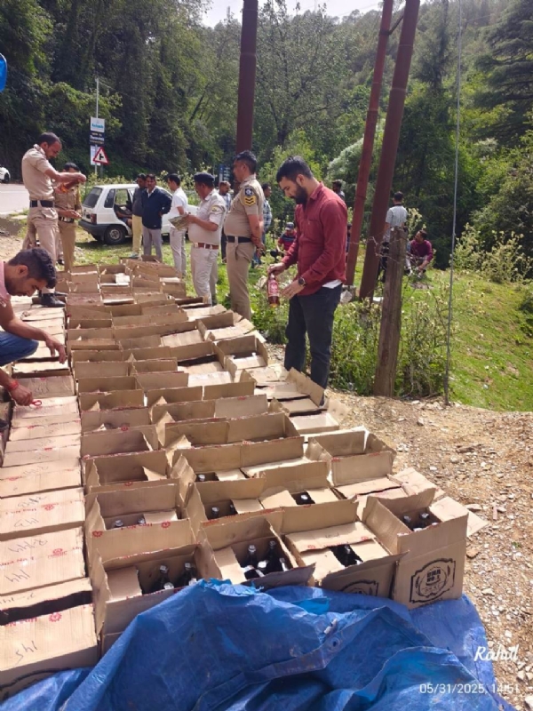 आबकारी विभाग का अवैध शराब के खिलाफ अभियान आबकारी विभाग का अवैध शराब के खिलाफ अभियान