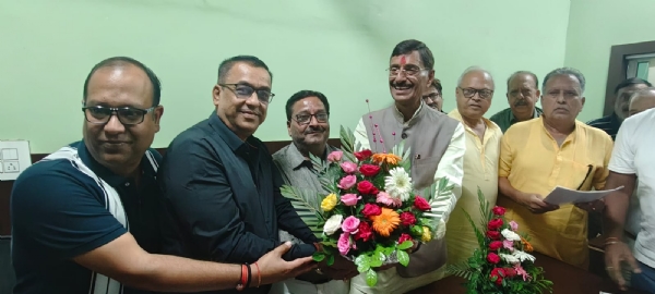 केंद्रीय रक्षण राज्य मंत्री से मिले रामगढ़ के प्रतिनिधि