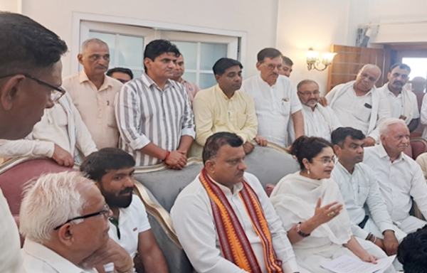 सोनीपत: भाजपा  नेत्री एवं राज्यसभा सांसद किरण चौधरी पत्रकारों से बात करते हुए।