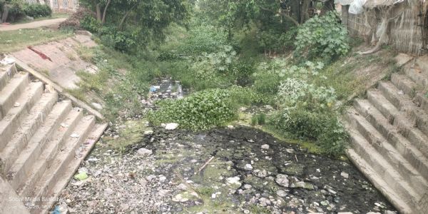 सूखी नहरो को देख मायूस हुए किसान