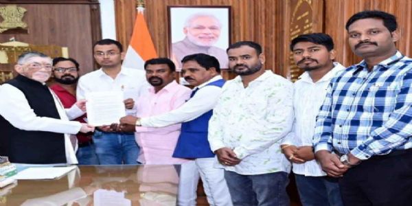 अनुसूचित जाति की समस्याओं को लेकर राज्यपाल से मिली समिति