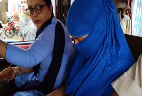 गिरफ्तार महिला सहकर्मी