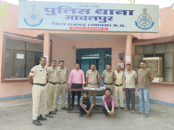 नकदी व गहने चोरी के मामले में तीन गिरफ्तार