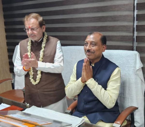 गुरुग्राम के राम अवतार चेयरमैन का कार्यभार संभालते हुए