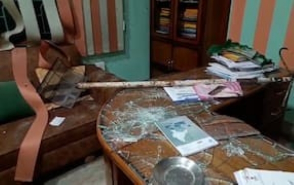 अस्पताल में तोड़फोड़