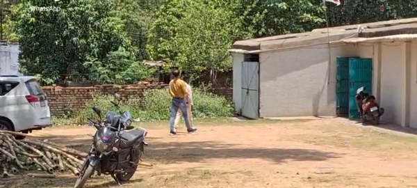 छापेमारी के दौरान मौजूद लोग
