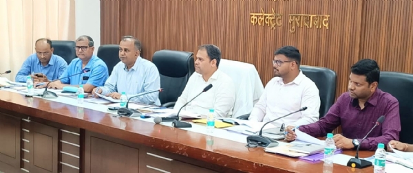 जिलाधिकारी की अध्यक्षता में मुख्यमंत्री युवा उद्यमी विकास योजना के अंतर्गत बैंकों द्वारा दिए जा रहे ऋण स्वीकृति एवं वितरण की प्रगति की समीक्षा की
