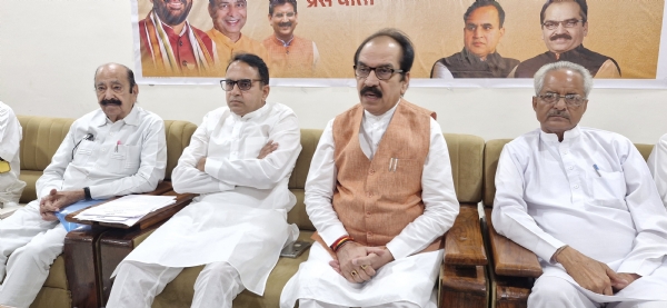 सिरसा में पत्रकार वार्ता को संबोधित करते भाजपा जिला प्रभारी वेद फुलां।