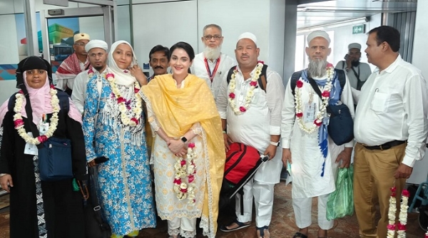 दिल्ली एयरपोर्ट पर दिल्ली एयरपोर्ट पर