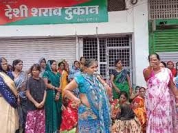 परिजन समेत महिलाओं ने किया विरोध प्रदर्शन