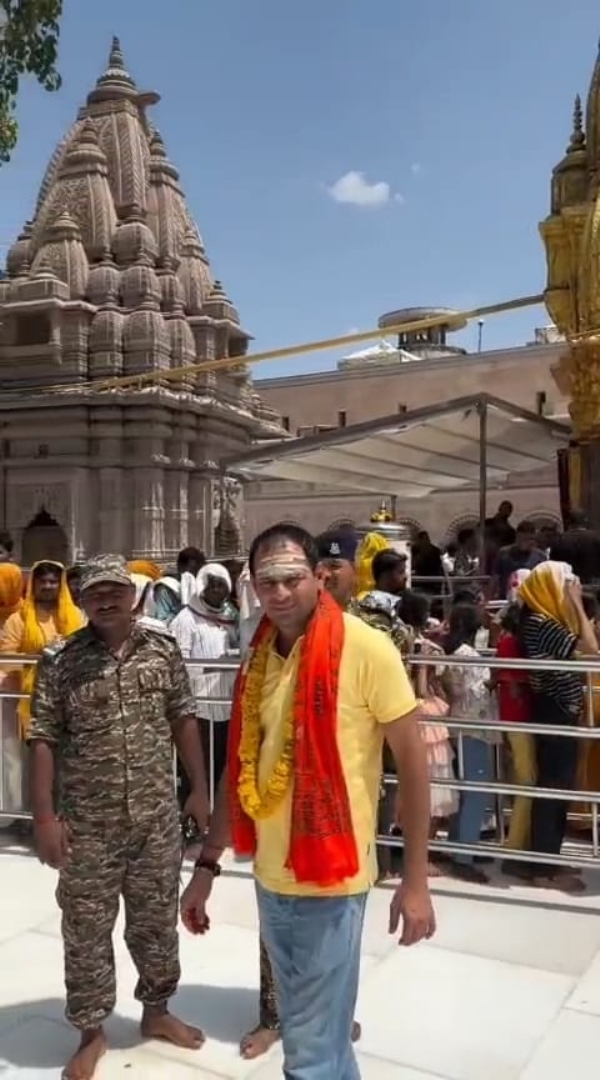 तेज प्रताप यादव बाबा विश्वनाथ के शरण में