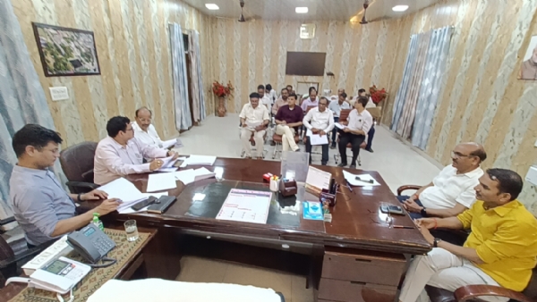 चकबंदी कार्यो को समय से करे पूरा :सीआरओ* चकबंदी कार्यो को समय से करे पूरा :सीआरओ*