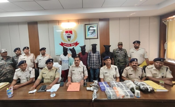 गिरफ्तार टीपीसी की जानकारी देते एसपी