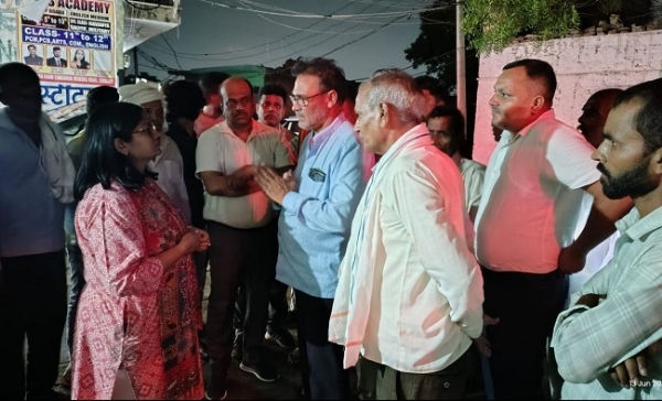 कलेक्टर ने मृतक छात्र के घर पहुंच कर परिजनों को बंधाया ढांढस